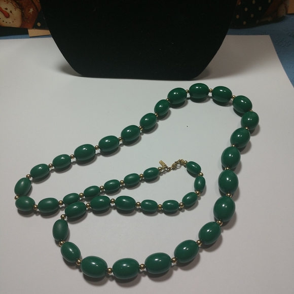 Monet Green & Gold Necklace Vintage 24K Gold Plated  26" Graduating Ovals - Picture 7 of 10